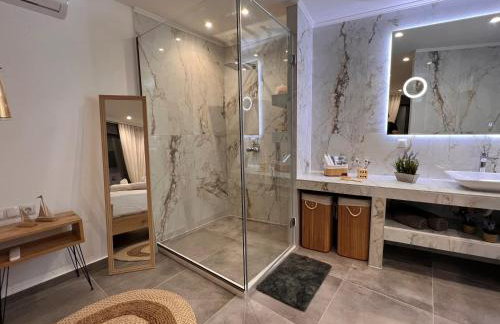 Aphrodite Luxury Accommodation - Photo 35