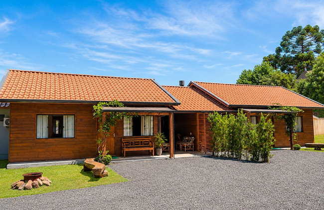 Casa Completa | 2 Suítes + Jardim com Fogo de Chão - Foto 1