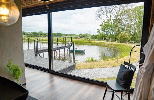 Rusty Boathouse - Photo 12