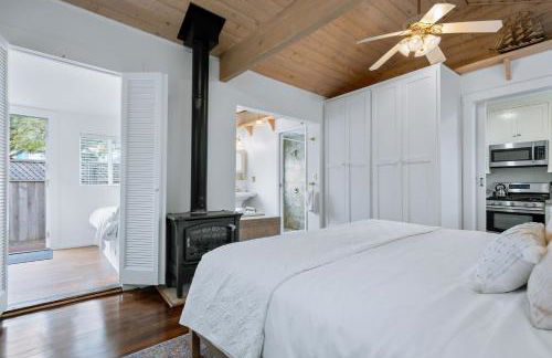 Santa Barbara Beach Cottage - Photo 21