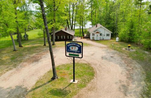 Near Snowmobiling! Carp Lake Cottage with Fire Pit - Foto 30