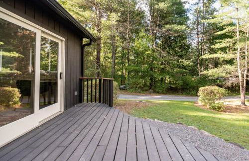 Modern A-Frame Cabin with Loft, Firepit and Grill - Foto 21