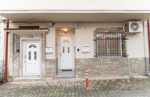 Mary's Downtown Home - a stroll away from Mount Vermio - Photo 22