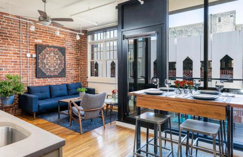 Bright Downtown Asheville Apt with Balcony, Walk Everywhere - Foto 1