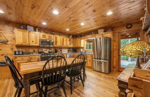 A Creek Runs Thru It - Secluded Waterfront Cabin - Foto 11