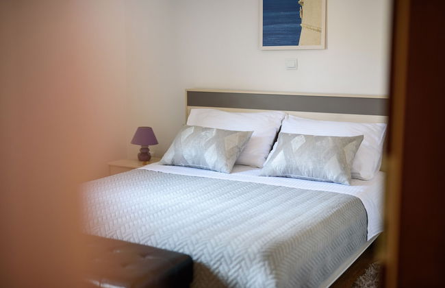 California Apartments II - Photo 6