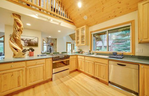 19 Mi to Slopes at Crystal Mtn Getaway with Hot Tub - Foto 9