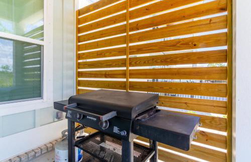 Sandy Cheeks Pet Friendly - Photo 64