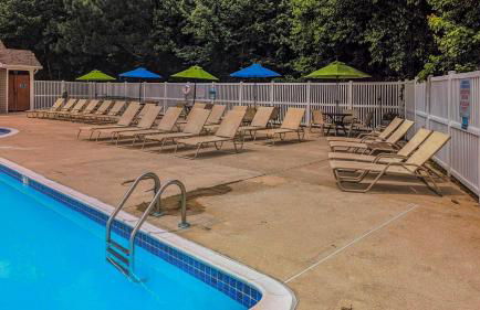 Modern and Comfy-2BR 2BA with pool access - ground floor, Near Outlets & Beaches - Foto 9