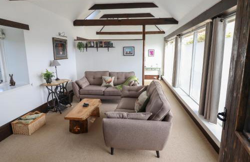 Swallow's Nest - Photo 5