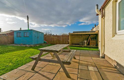 Cosy Cottage Close to East Beach, Shops, Restaurants and RAF base - Foto 8