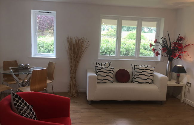 2 Bed Flat, Dedicated Workspace, Parking, 4KTV - Photo 14