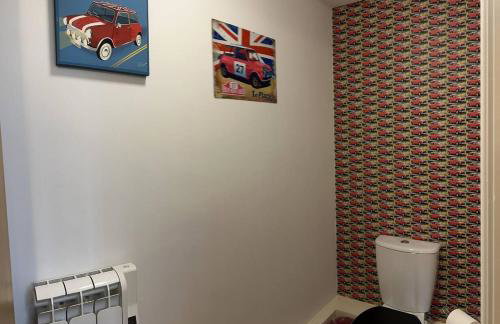 Unique Old Auction House - Photo 13