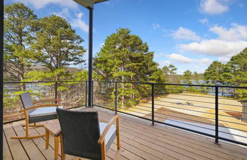 Lakeside Luxe-Lake Access-Hot Tub-Amazing Patio - Foto 26