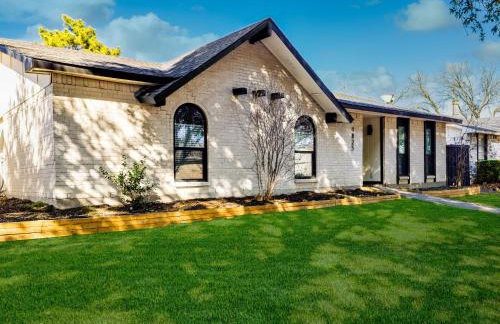 Stunning Carrollton Castle with 4 Bedrooms + Pool + Media Room - Foto 40