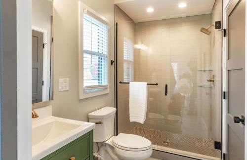 Heart of Brevard Hideaway - Walk/Bike to Downtown! - Foto 21