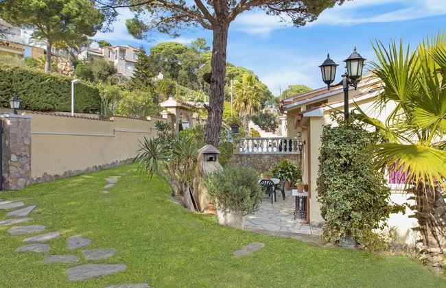 Serene Villa in Lloret de Mar With Private Swimming Pool - Foto 17