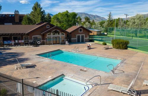 Lakeside Escape 2 BR with Hot Tub - Foto 2