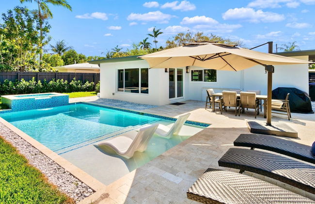 Stunning Poolside Luxury Retreat - Foto 37