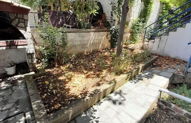 Impeccable 2-bed House in - Photo 25