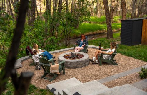 Riverside Luxury Cabin with Hot Tub, Fire Pit, Patio, by Forest & Peak Retreats - Foto 10