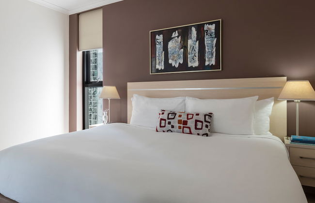 Oaks Brisbane River City Suites - Photo 6