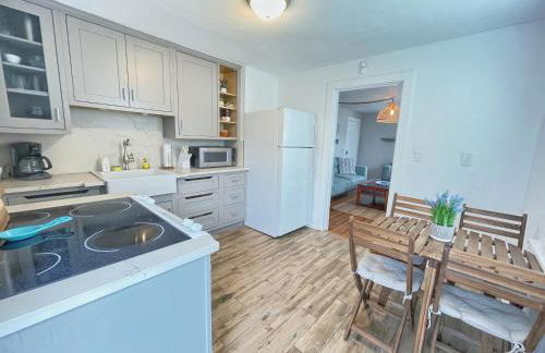 Seas the Day - 4 blocks to the beach, restaurant, and bar district - great deck and outdoor space!! - Foto 10