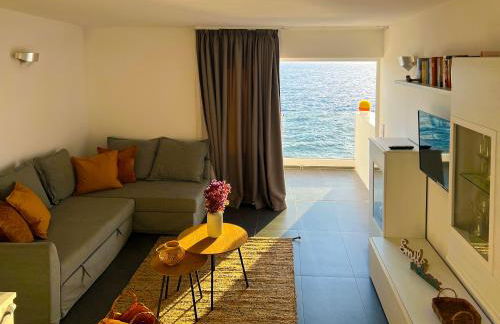 At the ocean’s edge - Foto 2