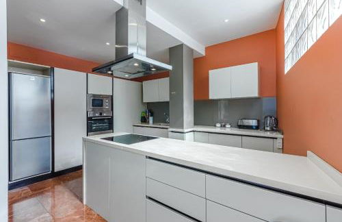 Villa Eleonora, Luxury Villa with Heated Pool Ocean View in Adeje, Tenerife - Foto 22