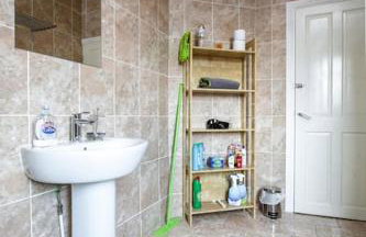 5 bedroom house, free parking, near football, sleeps 8 - Photo 38