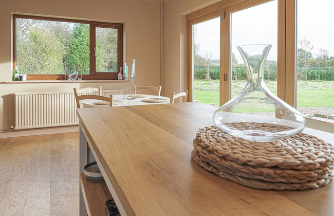 Charming 3BD Cotswolds Family Retreat - Photo 24