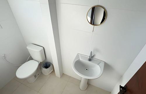 Casa Amarela Itaúna 4min da Praia que ocorre o WSL, 1min da pista de skate do LS, pracinha com parque infantil, quadra de futebol, tudo isso a 1 min da duplex, perto do comércio, wi-fi super rápido, estacionamento gratuito, monitoramento 24hrs - Foto 23