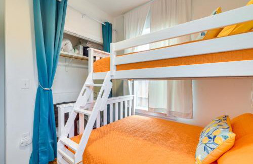 Walk to Beach Family Home with Patio in Galveston - Foto 19