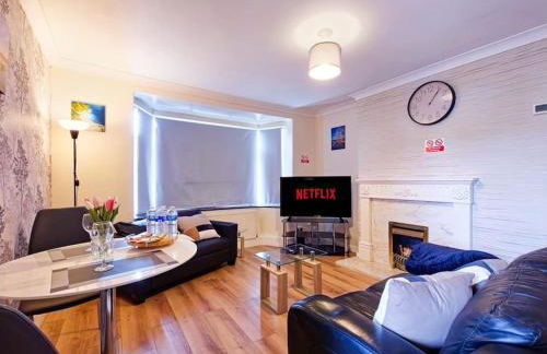 Cosy 2-bed apartment with free parking & ramp access - Foto 1