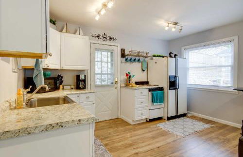 Lakefront Sunrise Beach Home with Private Dock! - Foto 7