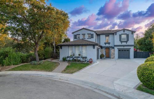 Entire Private Home with 5 Bedrooms 4 Bathrooms 3000 Sq ft Villa, Pool, Hot Tub, Nature, Garage, Winery, Available Now - Foto 37