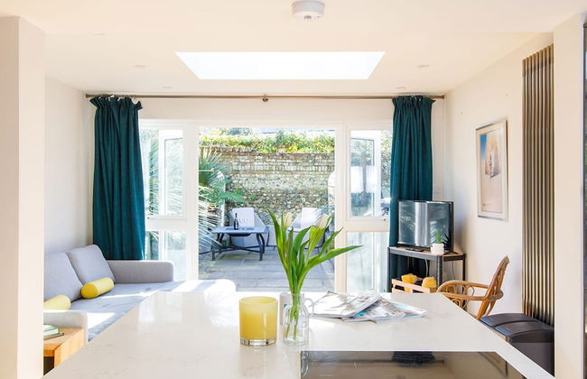 Terraced Townhouse Close to City Centre - Photo 1