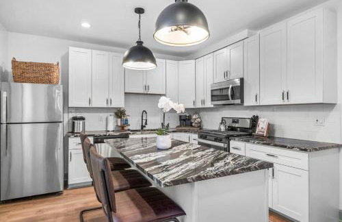 NEW! High-end Manchester Home w/ a hot tub - Foto 16