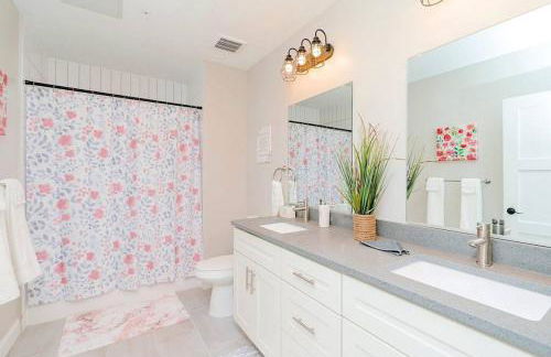 Breakfast at Tiffanys Downtown Newport News - Foto 20