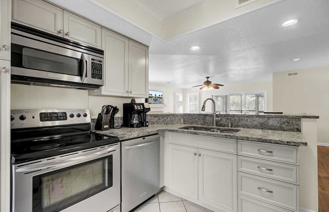 401 Yacht by Avantstay Marina View, Pool, Porch - Foto 13