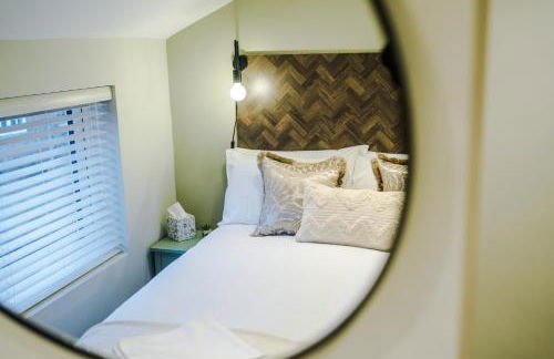 Foden's House by YourStays - 2 Bedroom Cottage in Sandbach with gorgeous dining room extension, High end finish - Foto 43