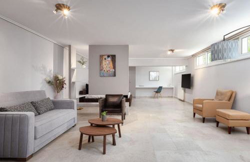 Eretria Luxurious Seafront Villa - Photo 10