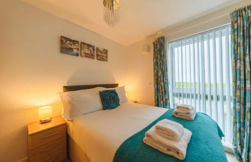 Panoramic Sea-View Family Appartment , Free Parking, Sleeps 6 , Walk to Beach, Station, & Town - Foto 36