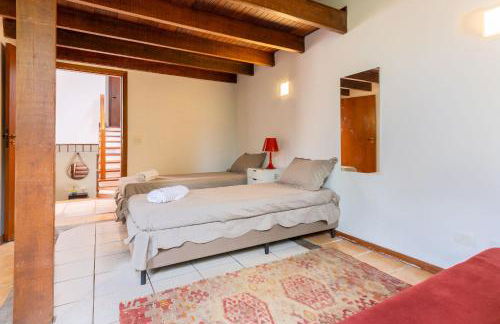 Casa espaçosa com piscina ampla e churrasqueira perto de São Paulo - Foto 45