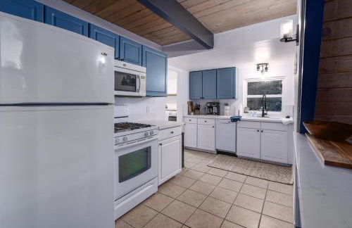 Hot Tub-EV-Kid Friendly-Arcade Game-BBQ-Fire Pit - Photo 17