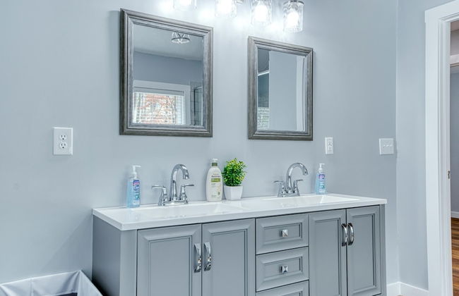 4BR Lodge on Wolf Creek – Fishing, Hiking, New River Fun & Hokie Weekends - Foto 30