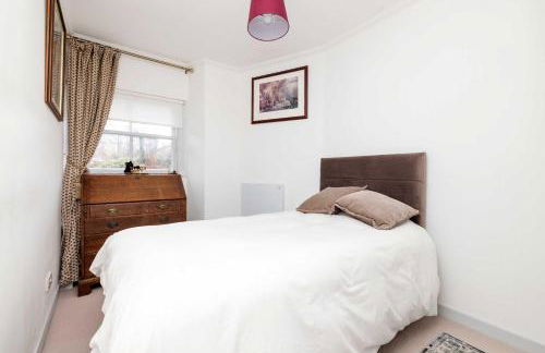 JOIVY Spacious 2-Bedroom Ground Floor Flat - Foto 10
