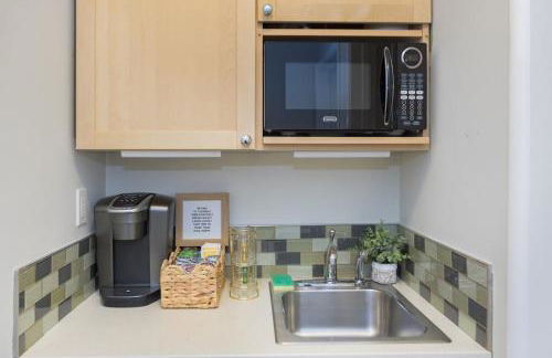 Charming and Cozy 1 Bedroom 1 Bathroom Guest Suite in Silverlake - Foto 32