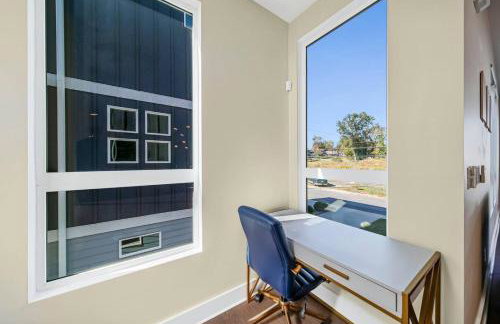 Modern 4-Story 3-BR Townhome with Rooftop Lounge - Foto 56