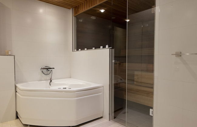 2ndhomes Unique 2-Story Home with Spa - Foto 21